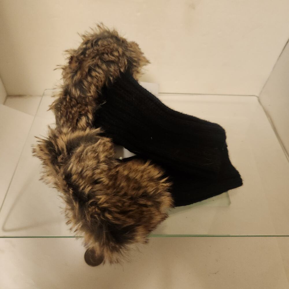 NIP Simply Vera Vera Wang Fur trimmed Leg Warmers